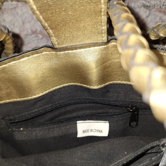 She's gorgeous NWOT Crossbody - Picture 3 of 9